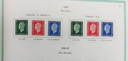 null 
1 boite et 1 album de Timbres France Classique, SM et Moderne dont Sage, Mouchons,...