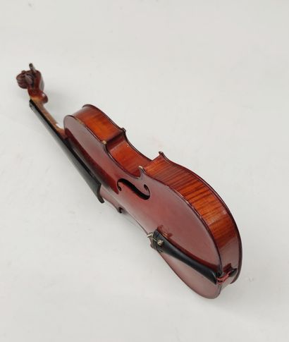 null 
Whole violin with MR COUTURIEUX label

36 cm, total length 58.5 cm (wear to...