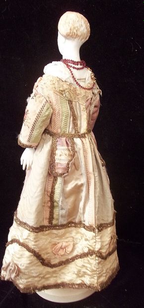 null 
Rare poupée allemande de la Kôniglisch Bayerische Porzellan Manfactur à Nymphenbourg...