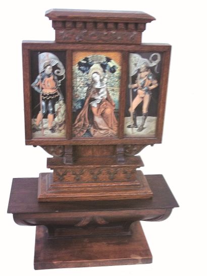 null 
Petit autel miniature de voyage ; meuble de maîtrise L 23 cm H 10 cm avec objets...