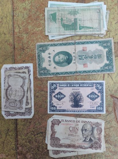 null 
Set of old banknotes from different countries including Germany, United States,...