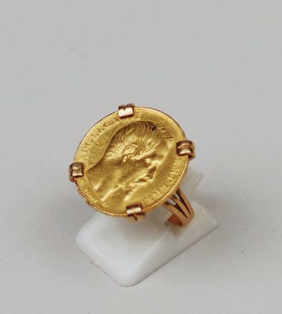  RING in yellow gold 750°/°° decorated with a 20 Francs 1858 coin in yellow gold...