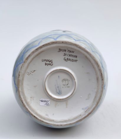 null 
Charles THARAUD - LIMOGES
VASE en porcelaine de forme pansue à col étranglé...