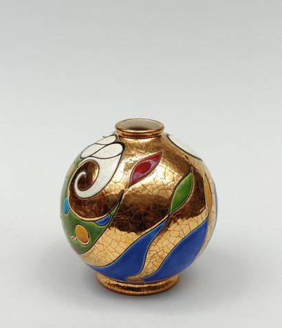 null 
Manufacture of LONGWY
VASE ball of edition out of earthenware enamelled in...