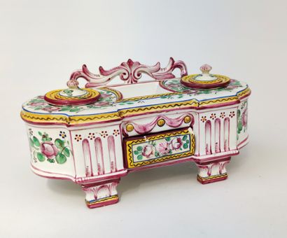 
SAINT CLEMENT
Chest of drawers in polychrome...
