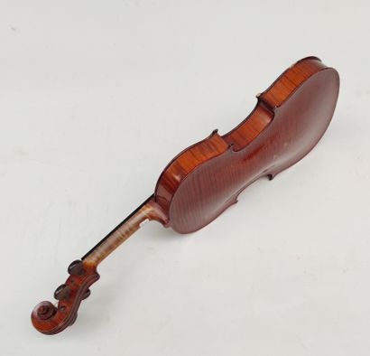 null 
Whole violin with MR COUTURIEUX label

36 cm, total length 58.5 cm (wear to...