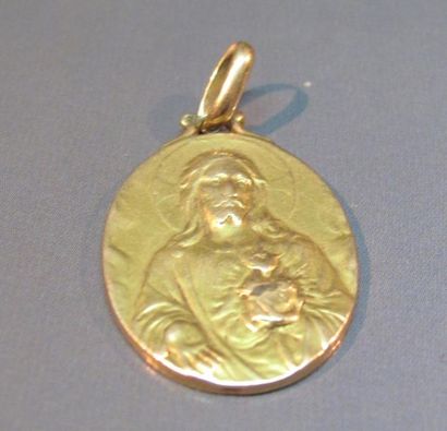 null Médaille ovale St Joseph en or jaune. Poids : 3.20 g