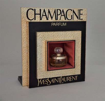 null Yves Saint Laurent - "Champagne" - (1992)

Objet publicitaire en résine moulée,...