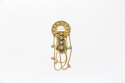 null Woloch - (années 1940)

Broche de style baroque Napoléon III figurant une plume...