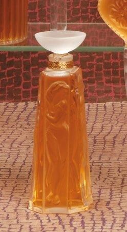 Lalique parfums « Les Muses » - (1993) Flacon en cristal massif incolore partiellement...