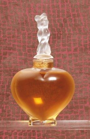 Lalique parfums « Amour » - (1997) Présenté dans son coffret ovale en carton gainé...