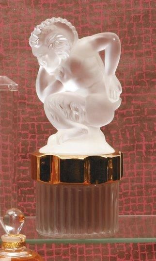 Lalique parfums « Le Faune » - (2001) Flacon « mascotte » en cristal massif incolore...