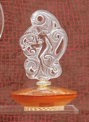 Lalique parfums « Le Songe » - (2005) Présenté dans son coffret en carton gainé de...