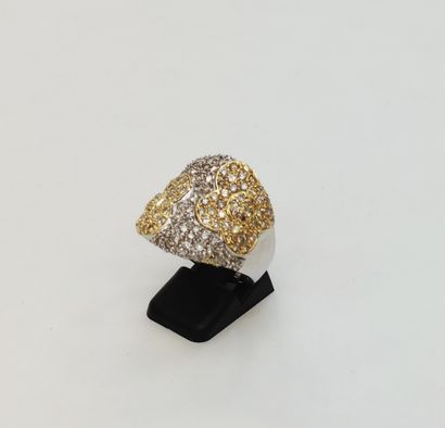 null 
Bague bandeau 2 ors 750 millièmes habillée d'un pavage de diamants blancs et...