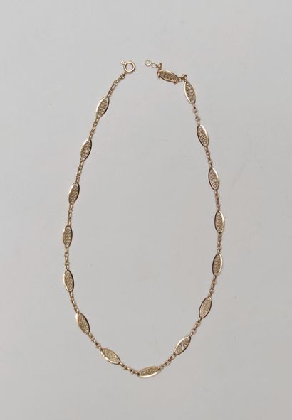 null Necklace in yellow gold 750°/00 with 16 oval links 

weight : 4.9 g
