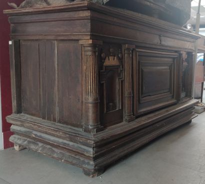 null 
Rectangular molded and carved oak chest opening by a top flap, with four fluted...