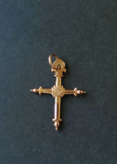 null Antique CROSS in yellow gold 750°/°°° hallmarked with a ram's head. 4 cm Weight...