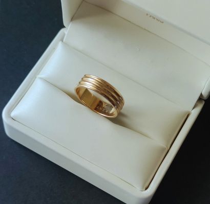 null 
Wide gold band 750°/°° godronné




Weight : 6.1 gr Finger size : about 57...