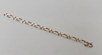  GOURMETTE BRACELET in yellow gold 750°/00 with large links 
L : 22 cm 
weight 21.5...
