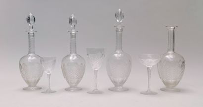 null 
Part of SERVICE of stemmed glasses in crystal with diamond points, including...