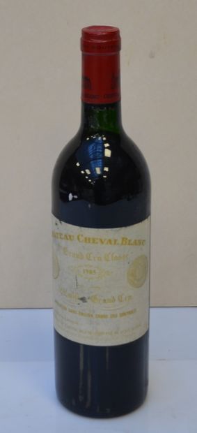 1 bout CHT CHEVAL BLANC 1985 (étiquette passée...
