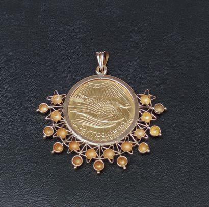 null 
PENDANT in yellow gold 750°/00 adorned with a Saint Godens 1924 twenty-dollar...