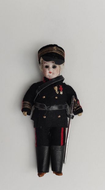 null Mignonnette with head in cast biscuit dressed as a soldier with his kepi.and...