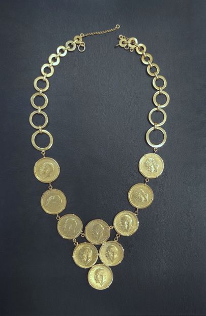 null 
PENDANT NECKLACE in yellow gold 750°/00 adorned with 10 English Georges V coins...
