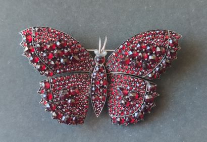 null White or silver metal and garnets or red glassware representing a butterfly