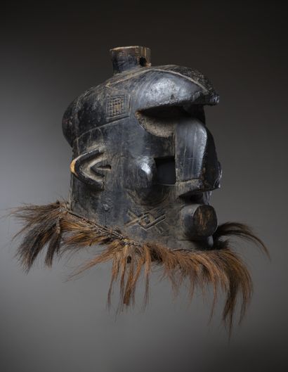 PINDJI (Congo RDC) 
Très ancien masque heaume...