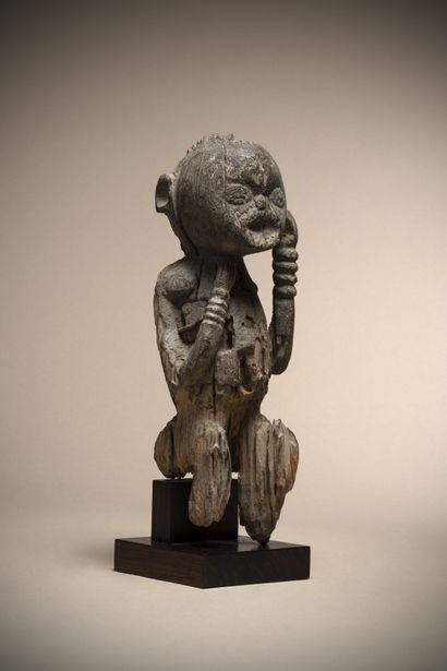 M'BEMBE (Nigéria) 
Très ancienne statue en...
