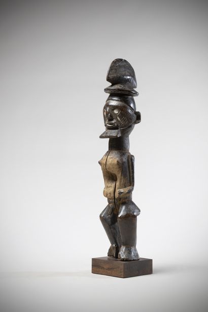 null TEKE (Congo)

Male statue representing a bearded man wearing the double headdress...