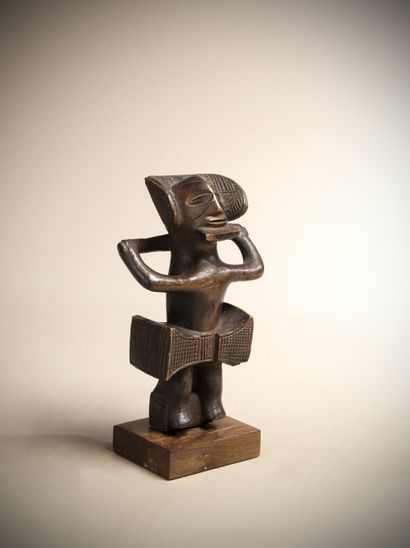 null TCHOKWE (Angola)

Element of a notable's chair representing a male character...