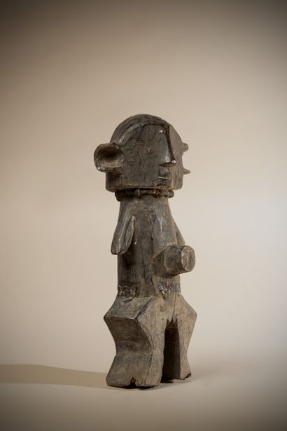 null ZANDE (Congo DRC)

Female statue with a protruding cylindrical navel. The large...