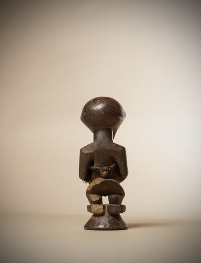 null SONGYE (Congo DRC)

Statuette of very nervous style carrying a magic charge...