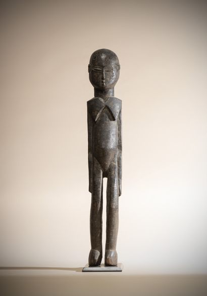 null LOBI (Burkina Faso)

Statue d'autel familial en bois lourd patiné

Collection...