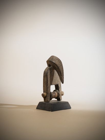 null SENOUFO (Ivory Coast) 

The stirrup supporting the pulley represents the hornbill...