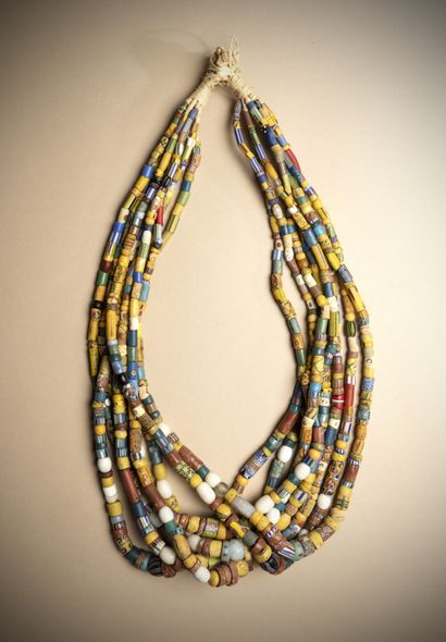 null ASHANTI (Ghana)

Faisceau de six colliers composé de perles anciennes d'origine...
