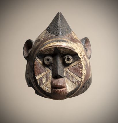 null MOSSI (Burkina Faso)

Anthropomorphic crest mask with concave polychrome face,...
