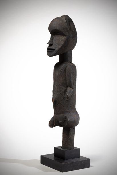 null EKET (Nigéria)

Très ancienne statue "Ogbon" à patine de case noire crouteuse....
