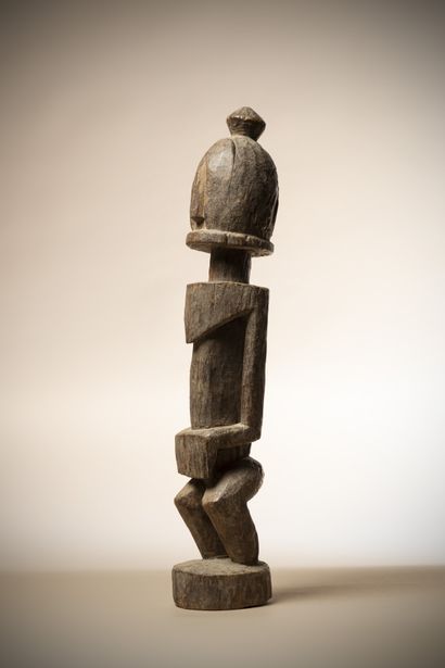  DOGON (Mali) 
Statue en bois à patine claire de type bomboutoro, le visage d'une...