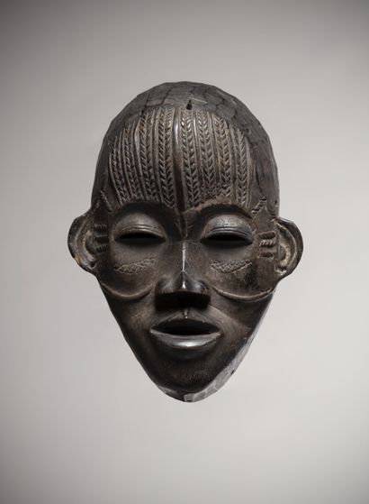 null DAN / GUERZE (Ivory Coast)

Beautiful mask in a realistic style, with protruding...