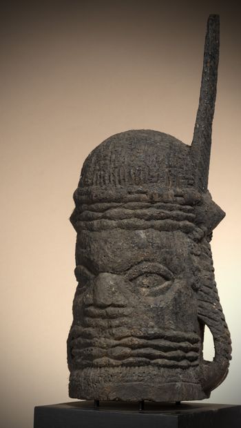 null BINI (Nigeria)

Heavy wooden head representing the Oba wearing the distinctive...