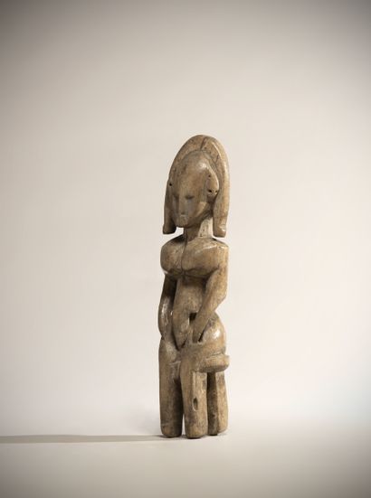 null BAMBARA (Mali)

Light wood doll with faded patina, in a seated position, braids...