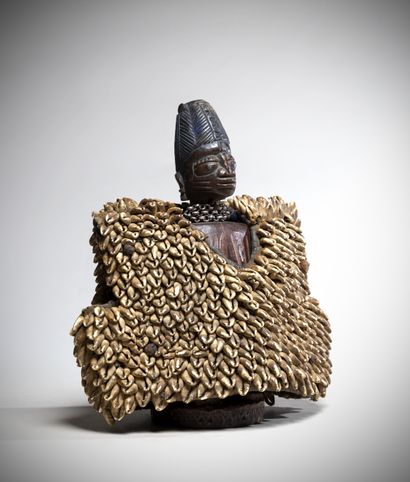 null YORUBA (Nigeria)

Representation of a twin dressed in a cavris costume, he wears...