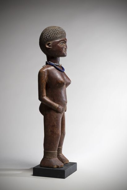 null LUNDA (Angola)

Statue féminine en position debout mains sur les hanches, bois...