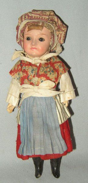 null Petite poupée française avec tête en carton moulé avec bouche fermée et yeux...