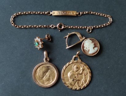Lot in yellow gold 750°/00 including : a...