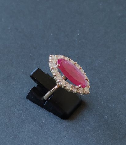 null 
RING IN YELLOW GOLD 750°/00 set with a 5 carat marquise ruby in a brilliant...