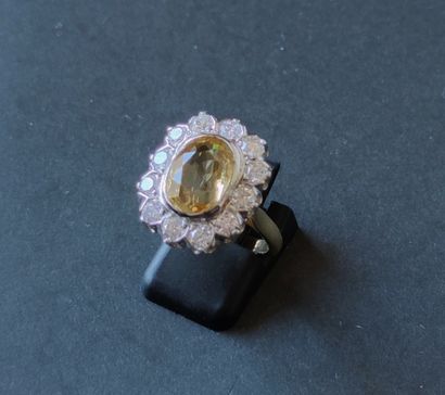 null 
RING IN YELLOW and white gold 750°/00 set with a 5.86 carat Ceylon yellow sapphire...